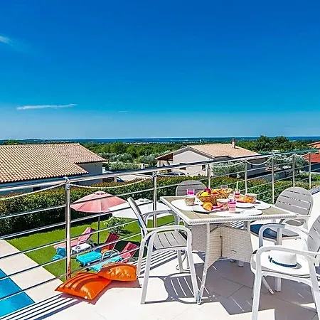 Stefanja Modern Retreat 4* 풀라