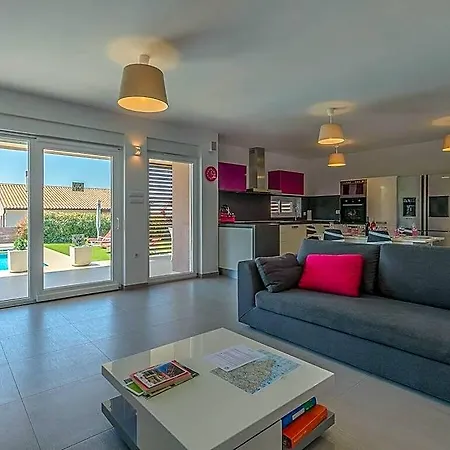 Stefanja Modern Retreat 호텔