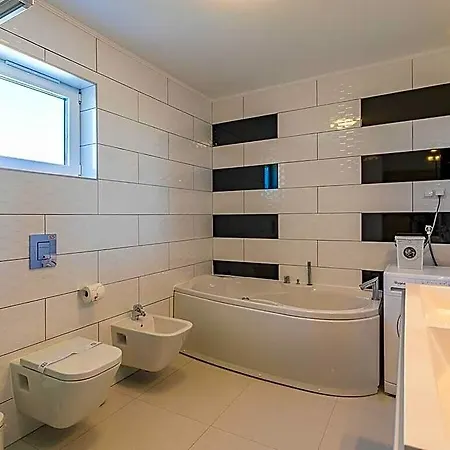 호텔 Stefanja Modern Retreat 4*