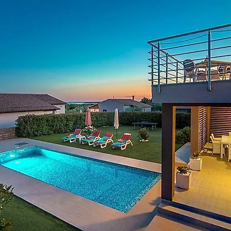 Stefanja Modern Retreat