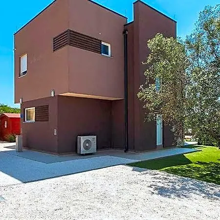 Stefanja Modern Retreat 4* 풀라